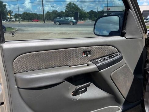 Used 2003 Chevrolet Avalanche 2WD image 9