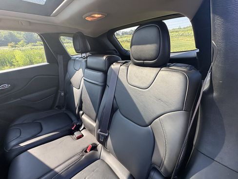 Used 2016 Jeep Cherokee Limited AWD/4WD image 18
