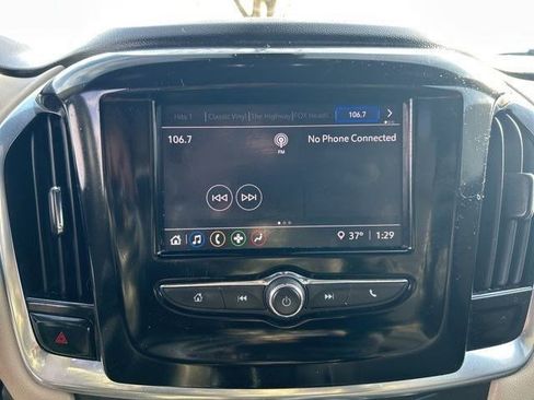 Used 2022 Chevrolet Traverse LS image 20