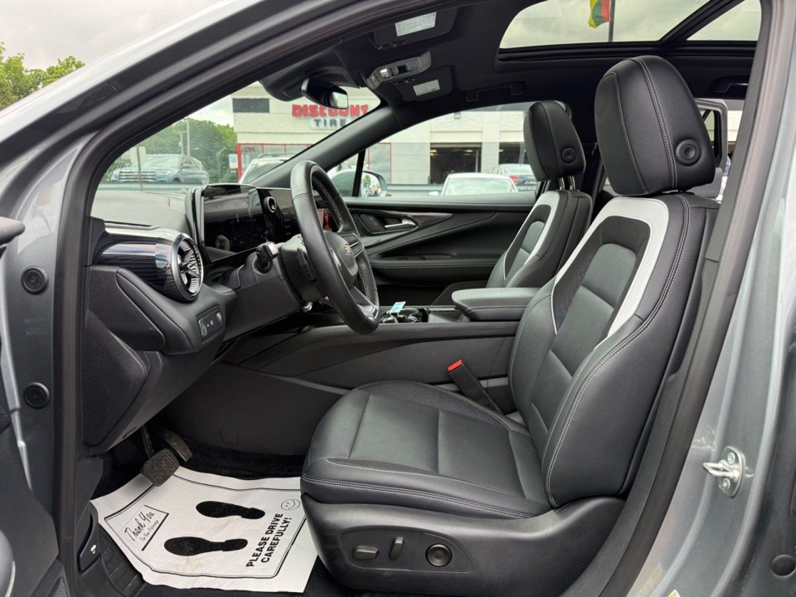 Used 2024 Chevrolet Blazer EV LT AWD/4WD image 28