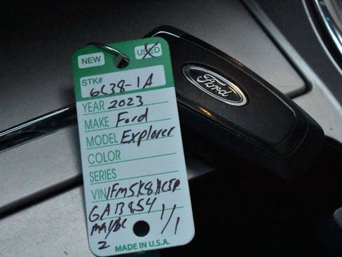 Used 2023 Ford Explorer Platinum w/ Technology Package image 40