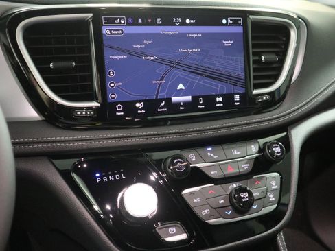 New 2026 Chrysler Pacifica Limited image 24