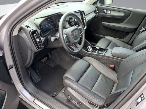 Certified 2026 Volvo XC40 B5 Plus AWD/4WD image 17