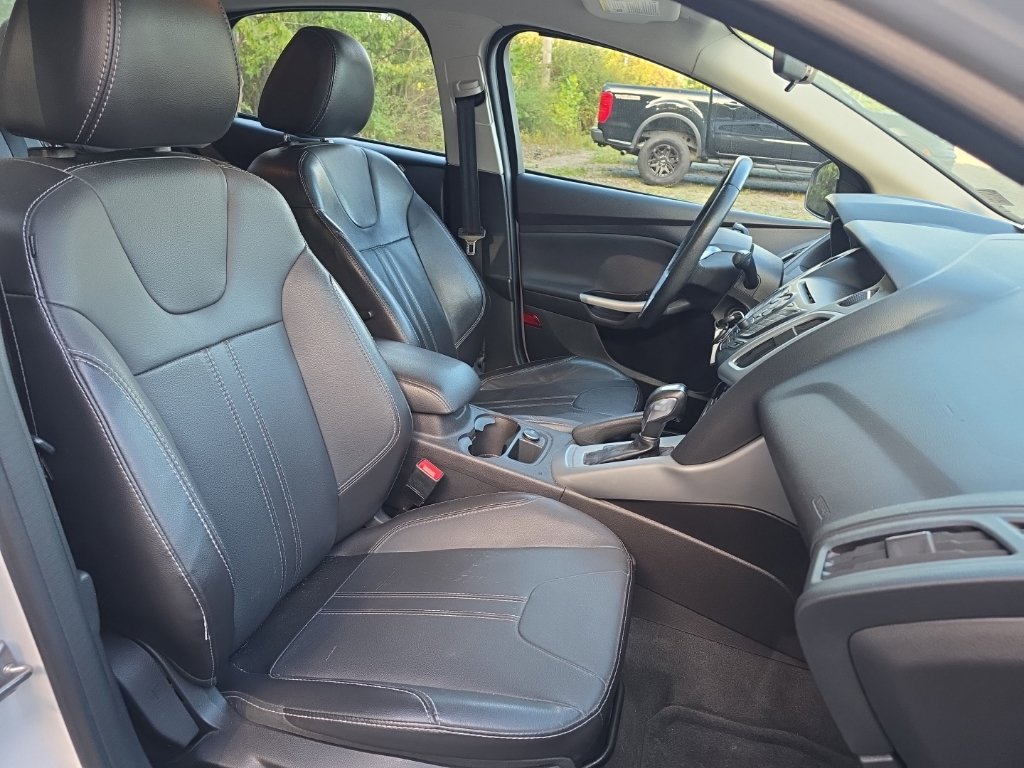 Used 2014 Ford Focus SE w/ Equipment Group 201A FWD image 18