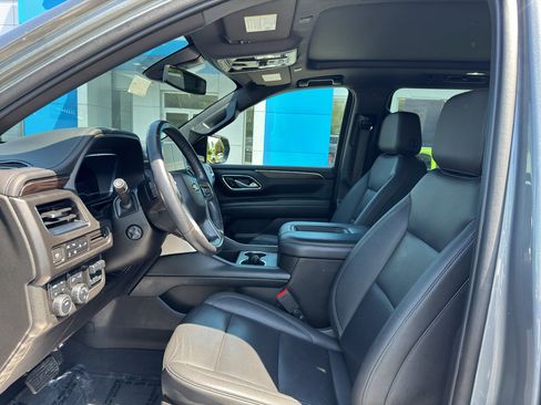 Used 2022 Chevrolet Suburban LT w/ LT Signature Package AWD/4WD image 5