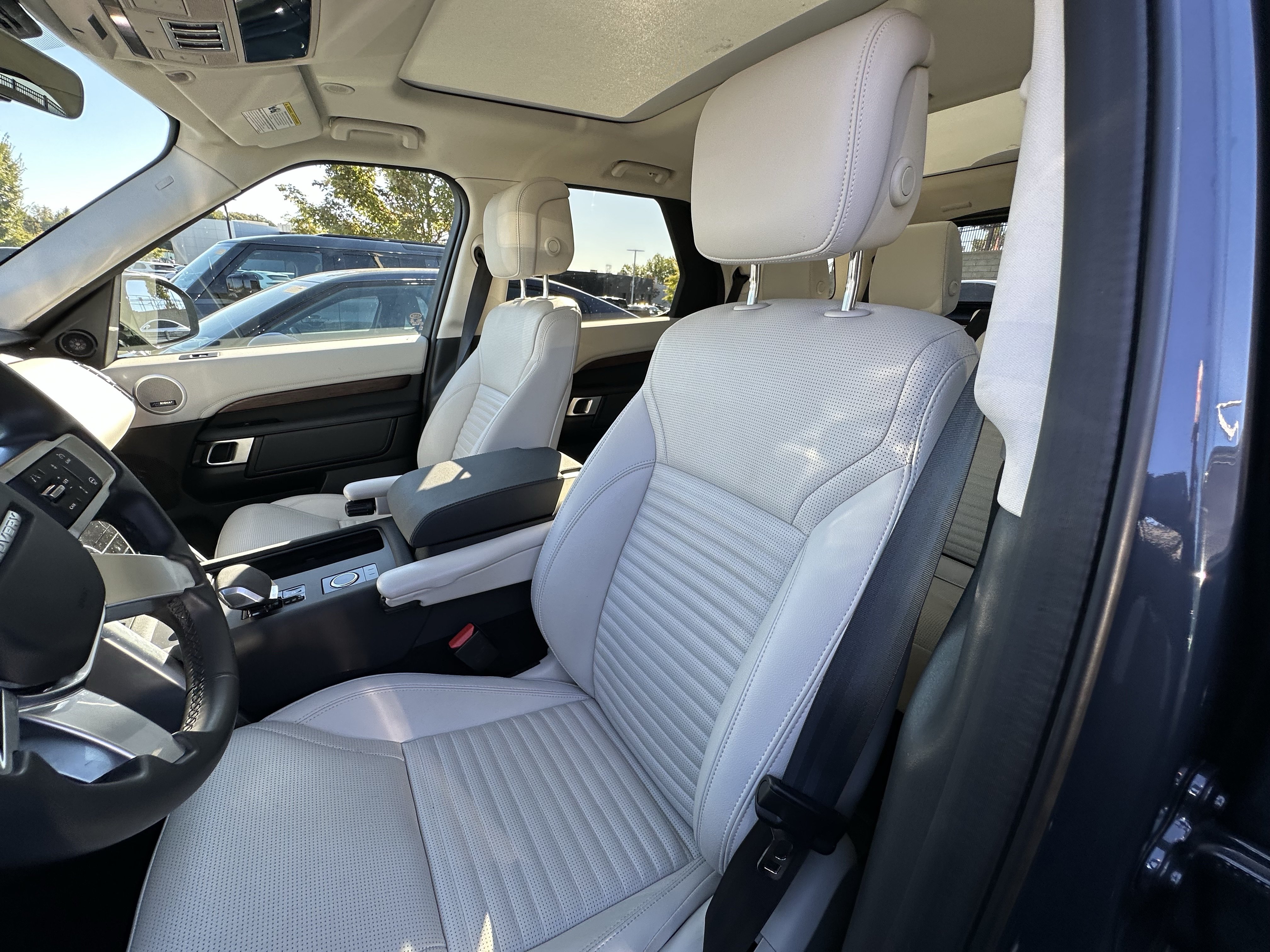 Certified 2024 Land Rover Discovery S AWD/4WD image 17
