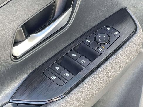 Used 2025 Nissan Kicks SV image 14