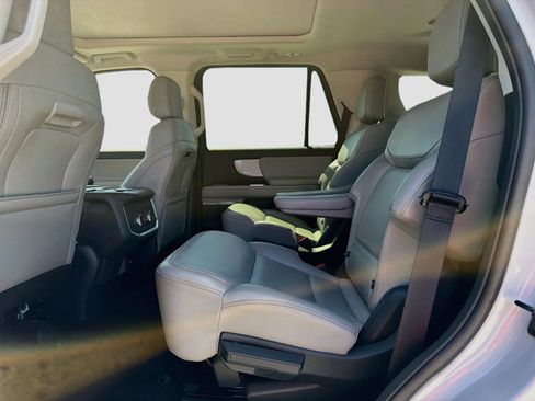Used 2025 Ford Expedition Active RWD image 26