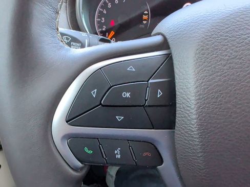 Used 2020 Jeep Grand Cherokee Overland AWD/4WD image 28