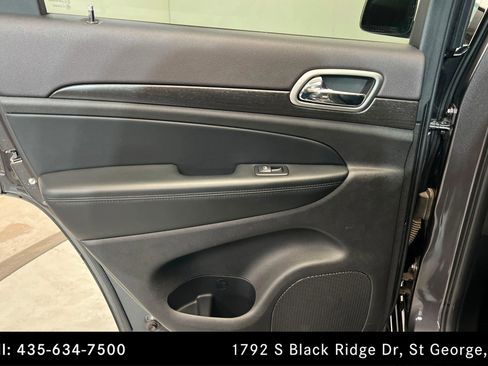 Used 2017 Jeep Grand Cherokee Altitude image 18