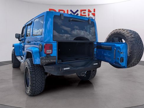 Used 2015 Jeep Wrangler Unlimited Sahara image 9