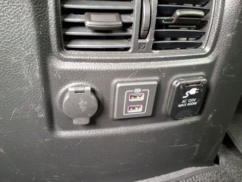 Used 2023 Nissan Titan SV w/ SV Convenience Package AWD/4WD image 16