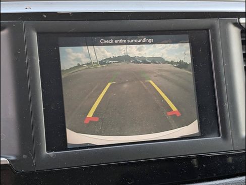 Used 2020 Chrysler Pacifica Touring-L FWD image 10