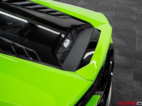 Used 2023 Lamborghini Huracan EVO RWD image 16