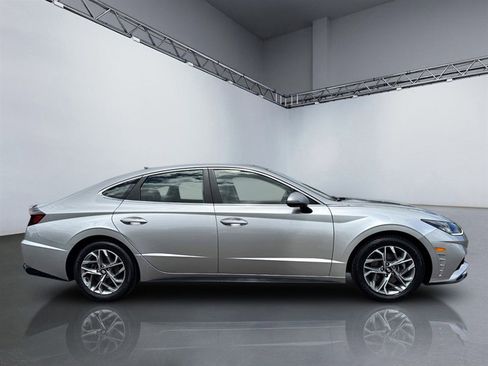 Used 2020 Hyundai Sonata SEL w/ Convenience + Sunroof Package FWD image 3