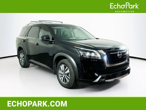 Used 2024 Nissan Pathfinder SL FWD image 1