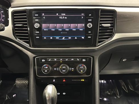 Used 2023 Volkswagen Atlas SE w/ Panoramic Sunroof Package image 9