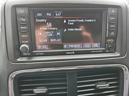 Used 2019 Dodge Grand Caravan SXT FWD image 25