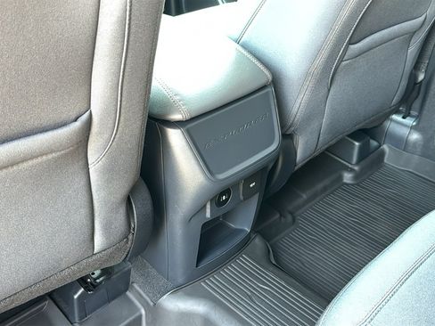 Used 2025 Ford Explorer Active AWD/4WD image 30