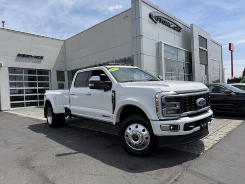 Used 2024 Ford F450 Platinum w/ FX4 Off-Road Package AWD/4WD image 6