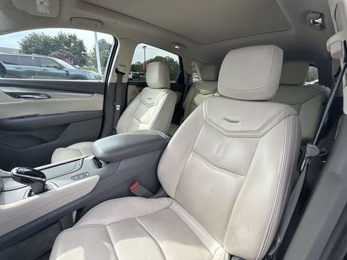 Used 2018 Cadillac XT5 Premium Luxury w/ LPO, Wheel Lock Package AWD/4WD image 2