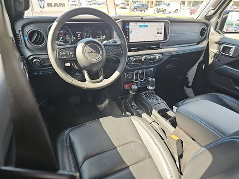 Used 2024 Jeep Wrangler Unlimited Rubicon 4xe AWD/4WD image 22