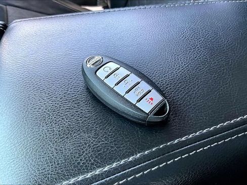 Certified 2017 Nissan Maxima Platinum FWD image 35
