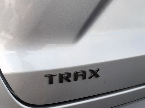 Used 2024 Chevrolet Trax RS w/ Sunroof Package image 9