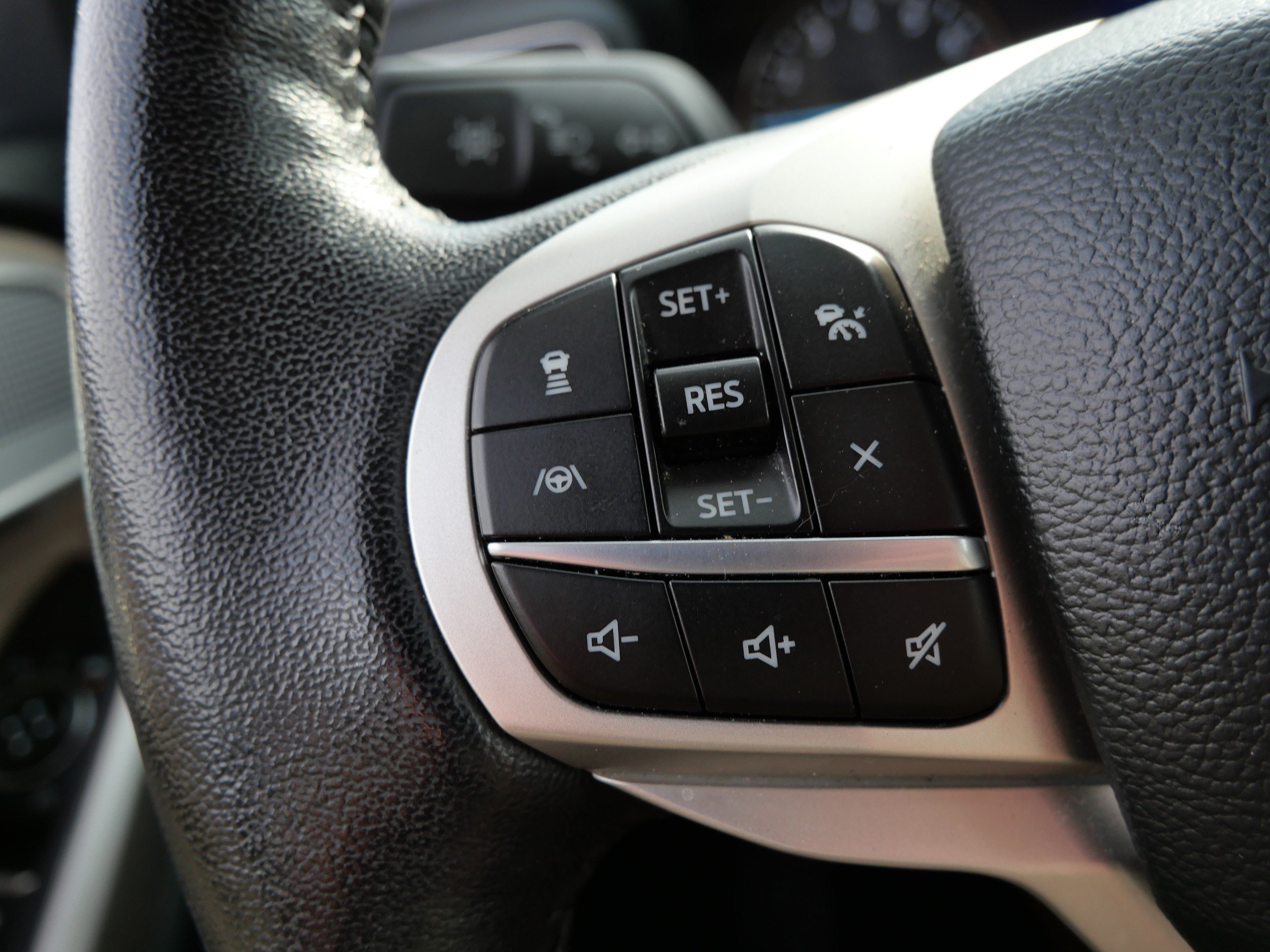 Used 2023 Ford Explorer Limited AWD/4WD image 24