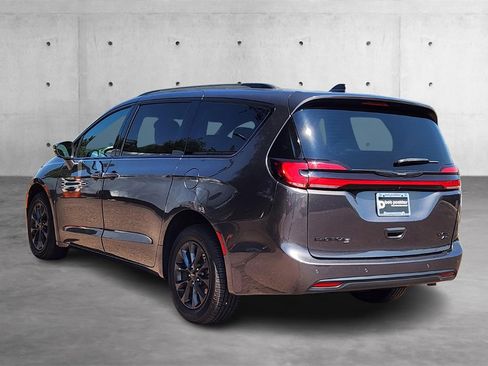 Used 2021 Chrysler Pacifica Limited w/ S Appearance Package image 5