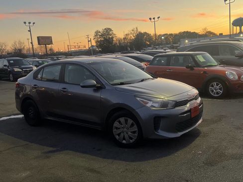 Used 2019 Kia Rio S image 3