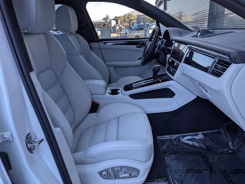 Certified 2025 Porsche Macan S AWD/4WD image 26