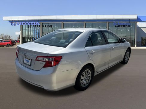 Used 2012 Toyota Camry LE FWD image 4