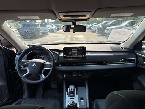 Used 2024 Mitsubishi Outlander ES AWD/4WD image 7