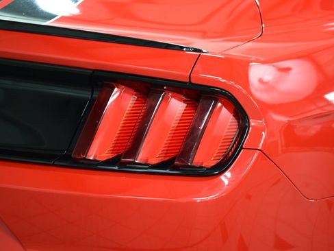 Used 2016 Ford Mustang Shelby GT350 w/ Technology Package RWD image 22