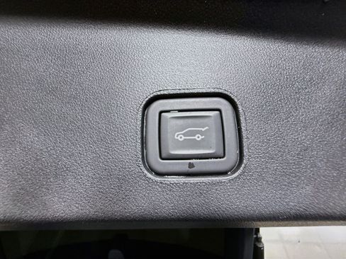 Used 2023 Cadillac Lyriq AWD image 43