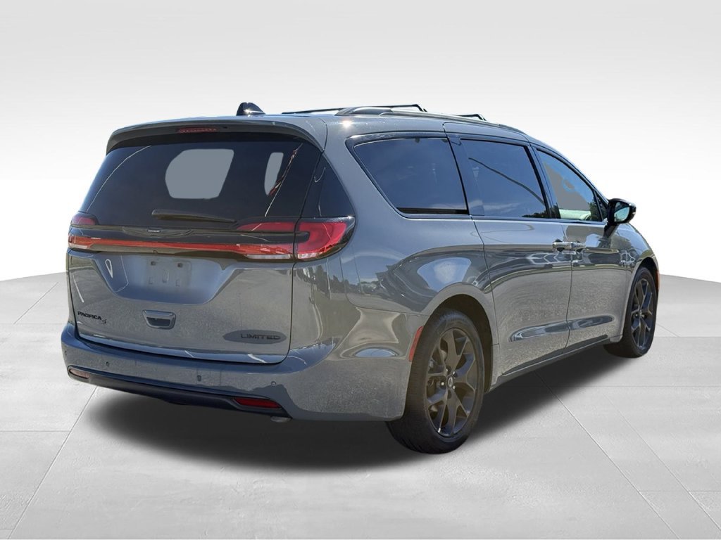 Used 2025 Chrysler Pacifica Limited FWD image 27