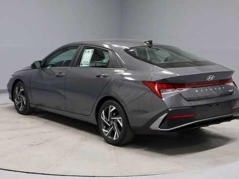 Certified 2024 Hyundai Elantra Limited image 11