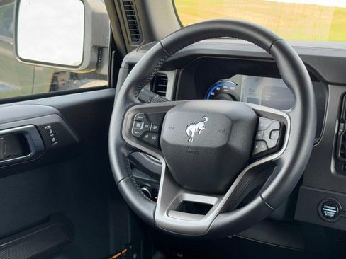 Used 2024 Ford Bronco Badlands w/ Sasquatch Package AWD/4WD image 12