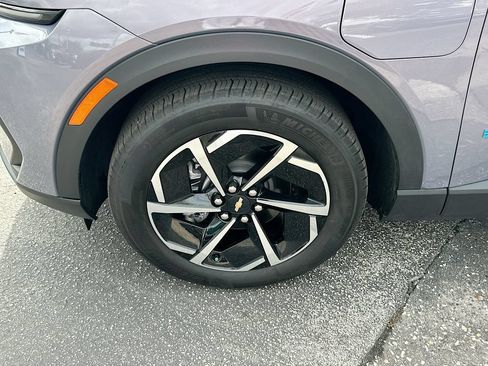 Certified 2025 Chevrolet Equinox EV LT FWD image 28