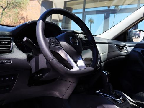 Used 2020 Nissan Rogue SV FWD image 40