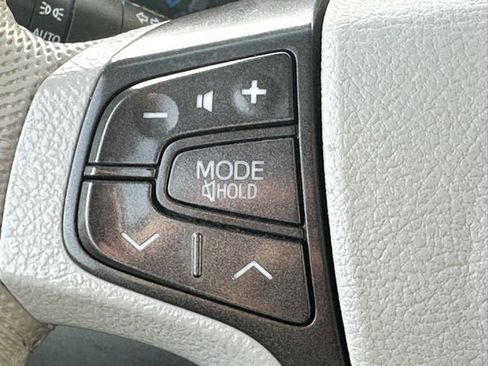 Used 2013 Toyota Sienna XLE image 12