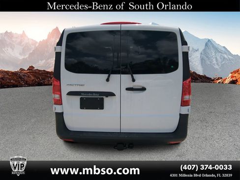 Used 2023 Mercedes-Benz Metris Passenger image 3