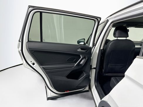 Used 2021 Volkswagen Tiguan SE image 26