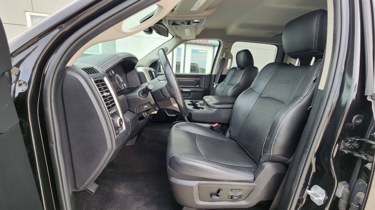 Used 2017 RAM 1500 Laramie AWD/4WD image 10