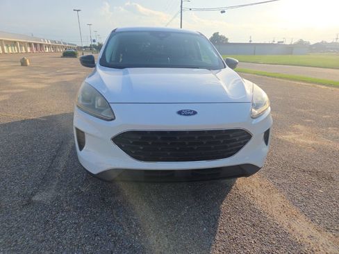 Used 2021 Ford Escape SE w/ SE Sport Appearance Package FWD image 2