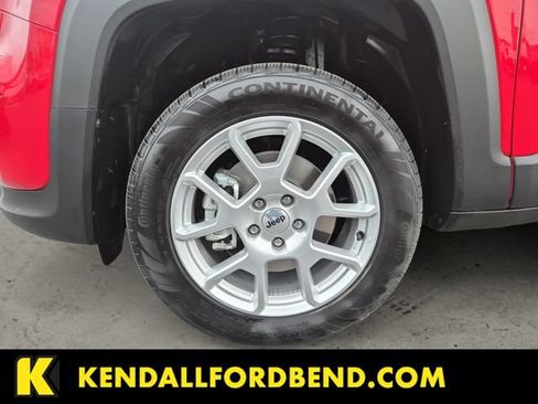 Used 2023 Jeep Renegade Latitude AWD/4WD image 14