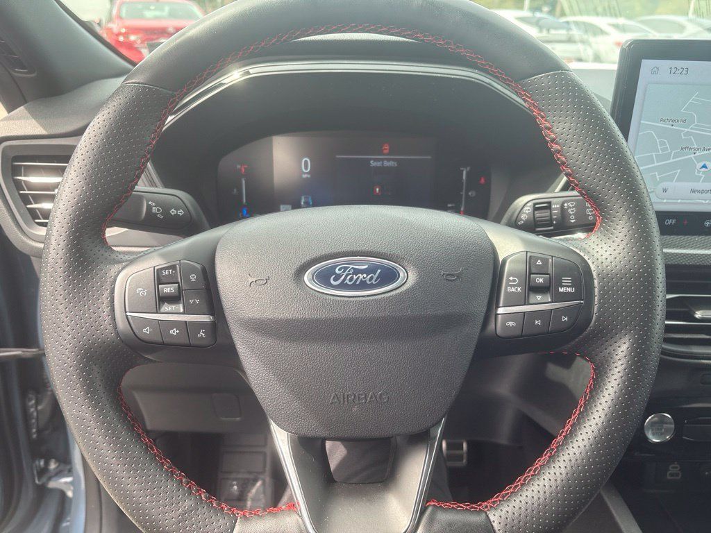 Used 2024 Ford Escape ST-Line w/ Tech Pack #1 FWD image 28