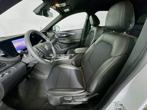 Used 2025 Buick Envista Preferred image 13