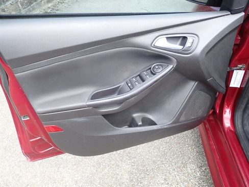 Used 2015 Ford Focus SE w/ SE Sport Package FWD image 29